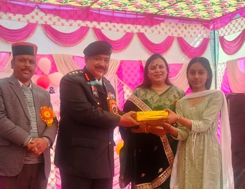Srishti and Atharva were awarded the best award