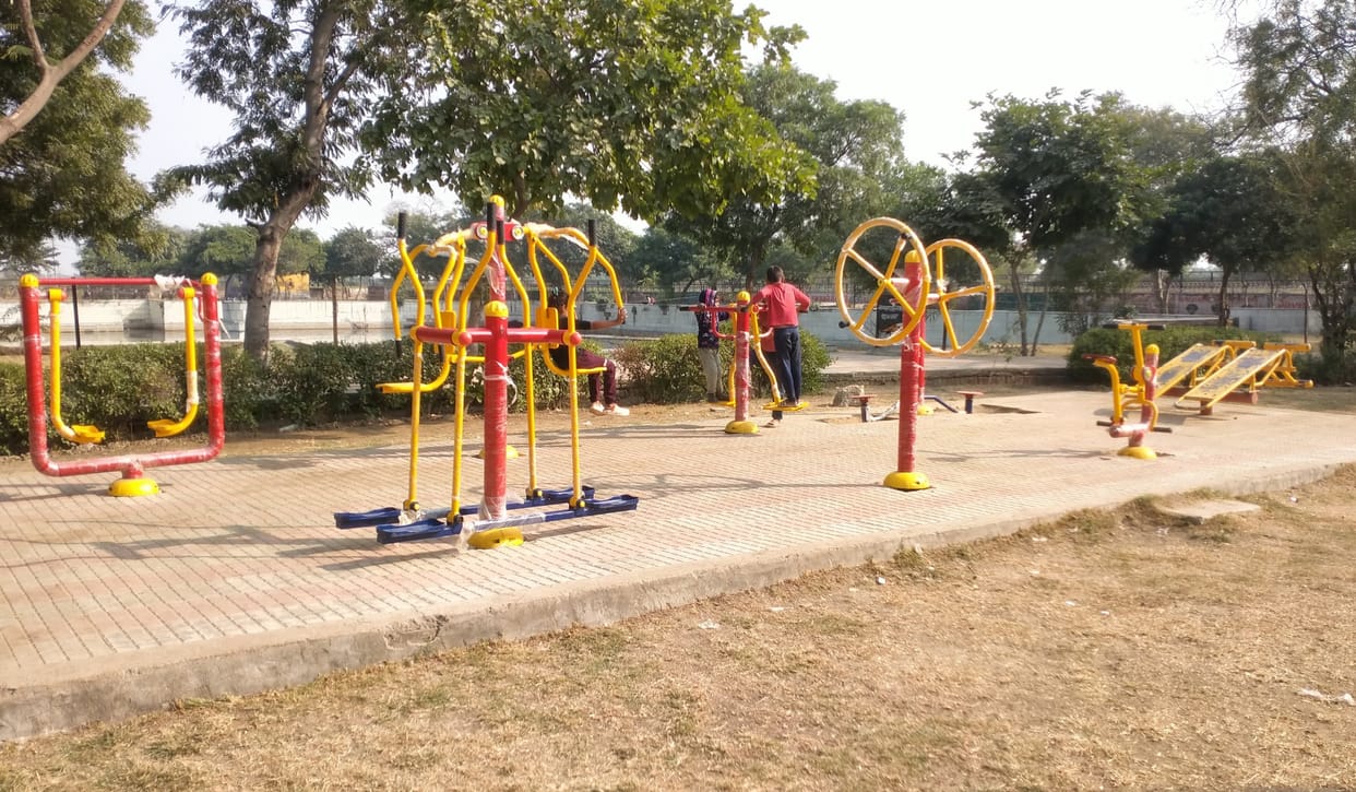 Swimming pool open gym badminton lawn tennis court built IT City Emphasis completing work time
