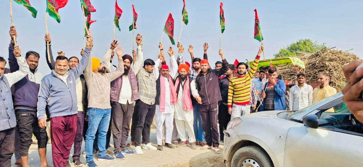 SP workers demonstrated to repair Chandpur connecting road