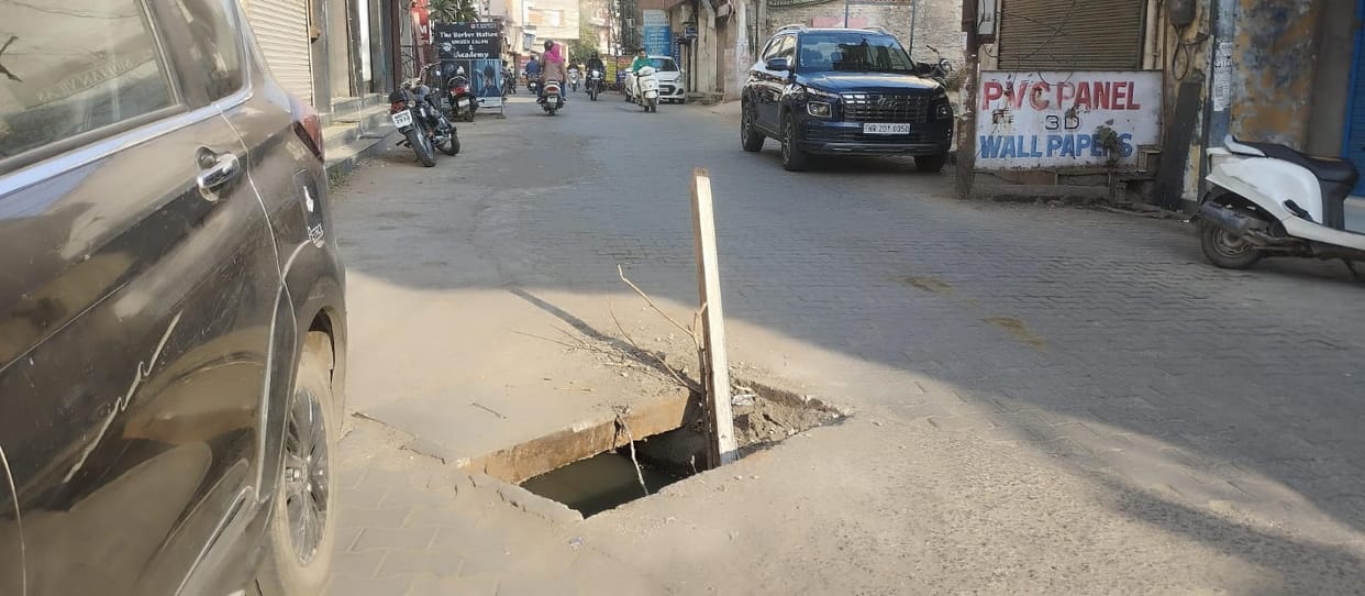 Open manhole, accidents can happen