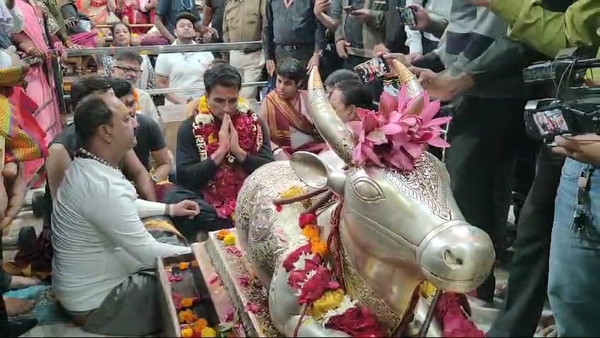 Sonu Sood in Mahakal Actor Sonu Sood reached the court of Baba Mahakal for Fateh's victory