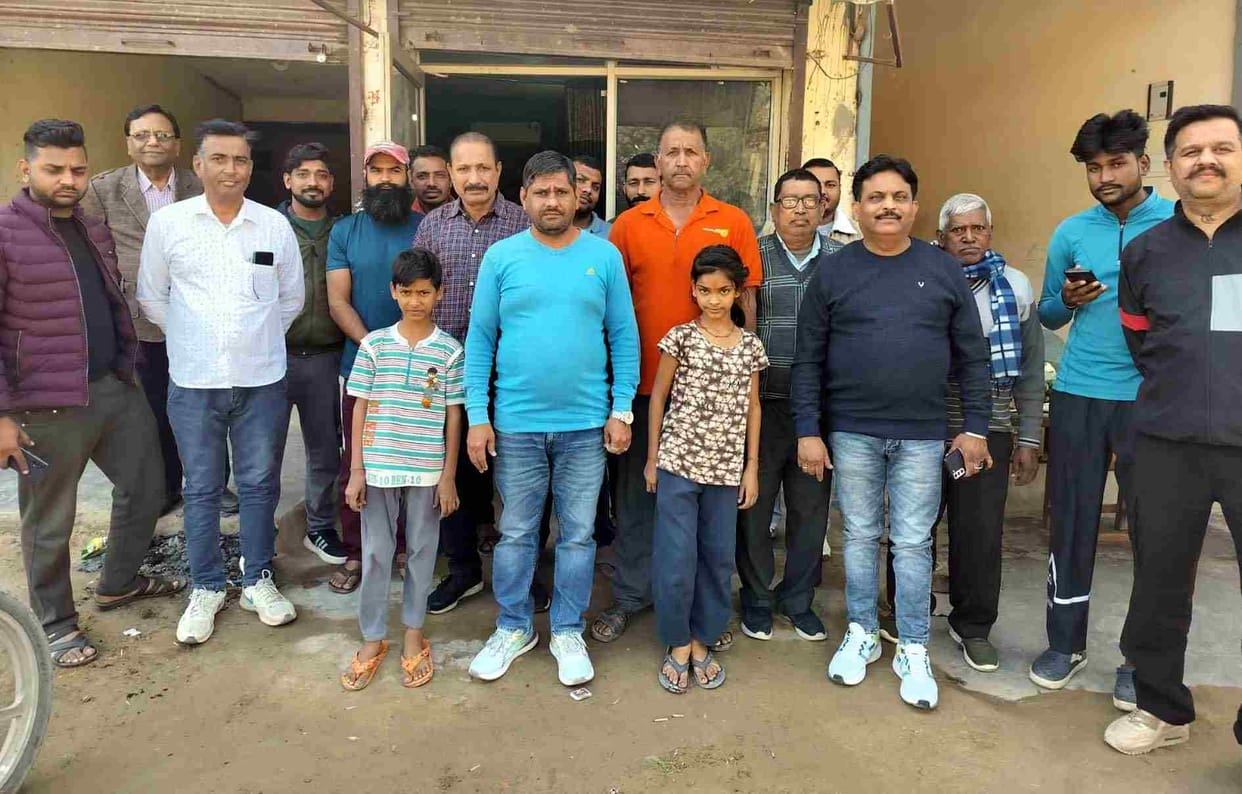 If the road is not built, the residents of Ghoda Farm Road area will protest by playing drums on December 16 in the Municipal Corporation.