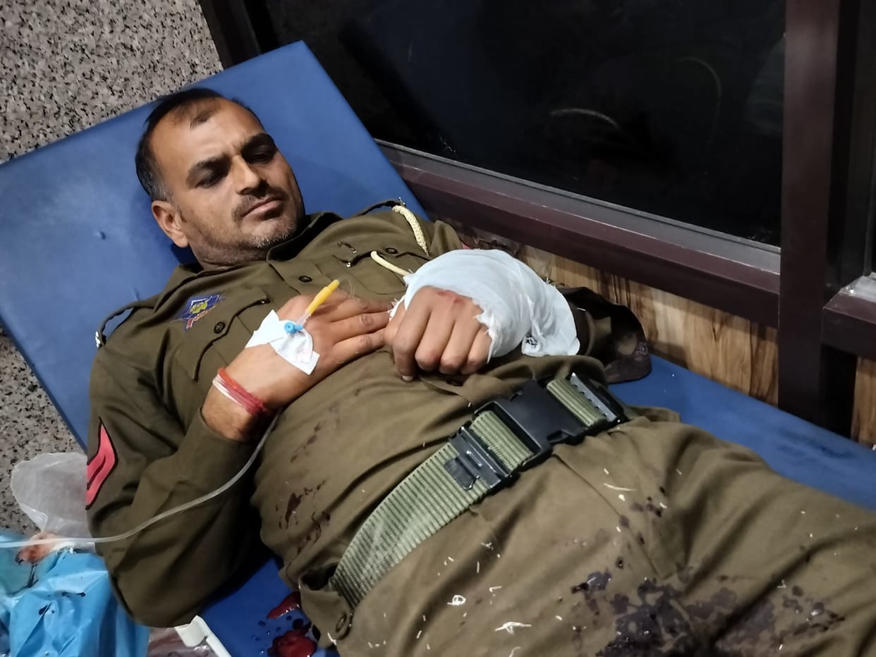 Two Thieves Attack on Police in Kathua