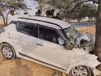 Hanumangarh Uncontrolled car hit tree after tyre burst jeweller and his parents died wife and children injured