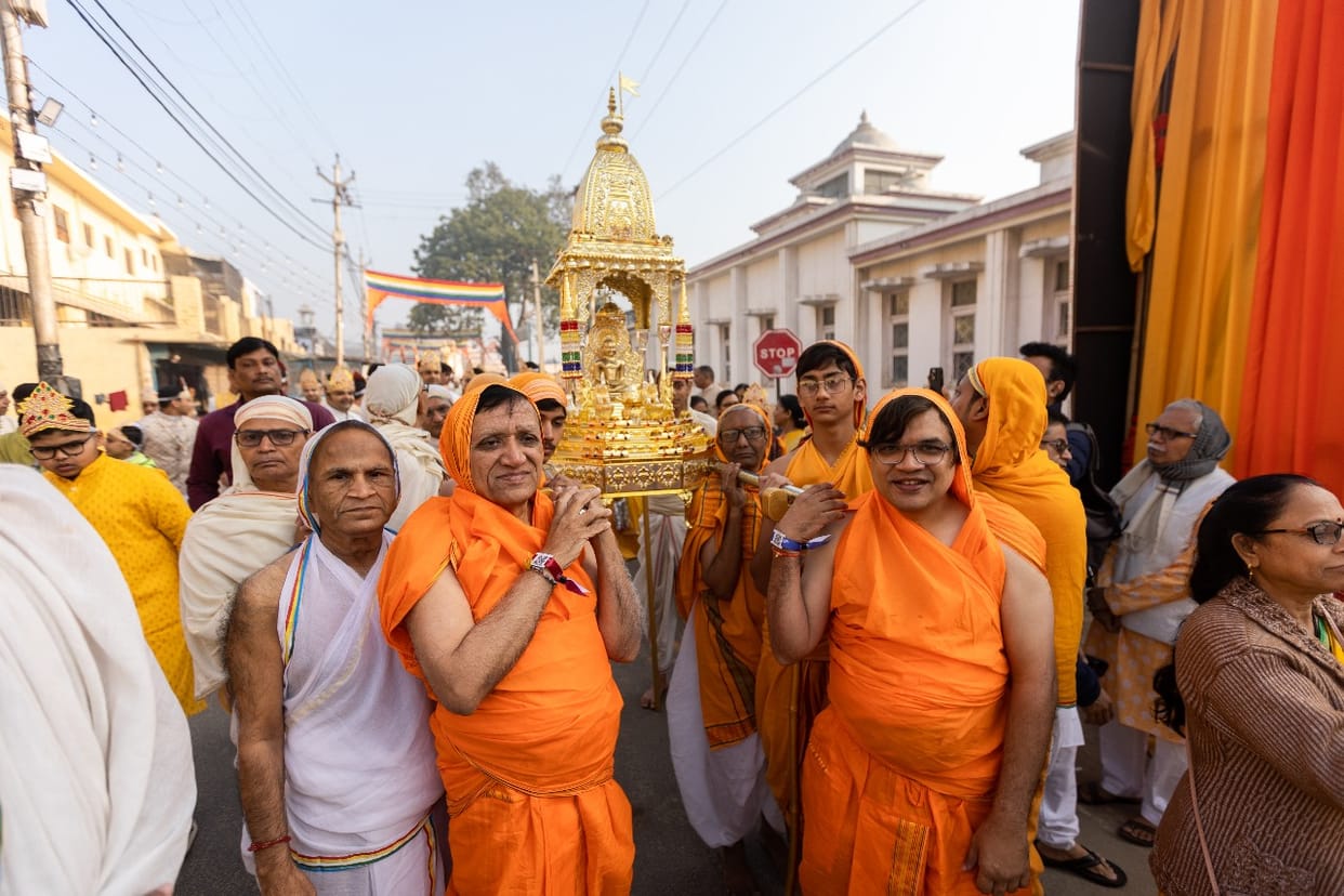 Pratishtha Mahotsav begins, procession taken out with pomp