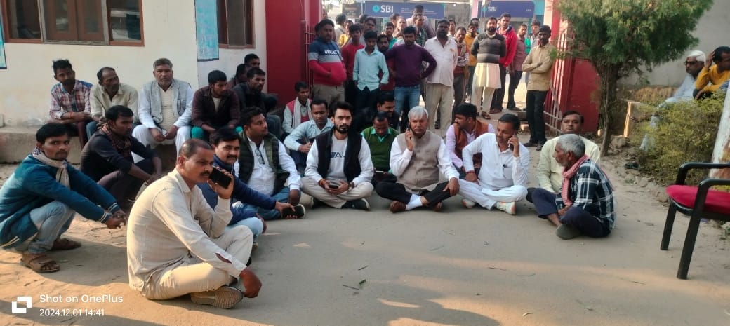 Former Rajya Sabha member of BJP sitting on dharna against police...SP office told police station