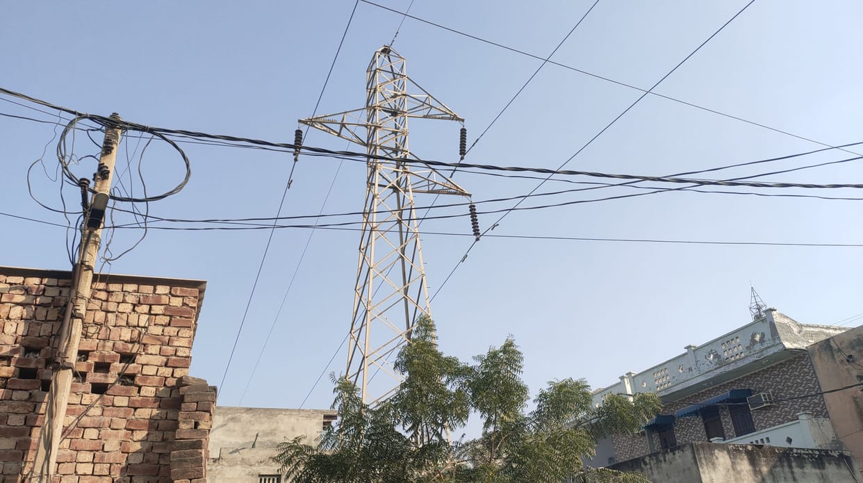 houses under hightension line