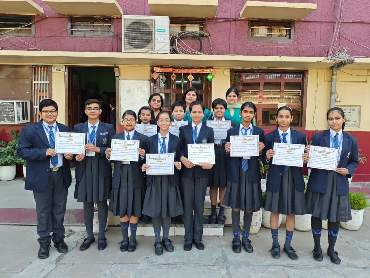 Advay Dahiya got first position in essay writing.