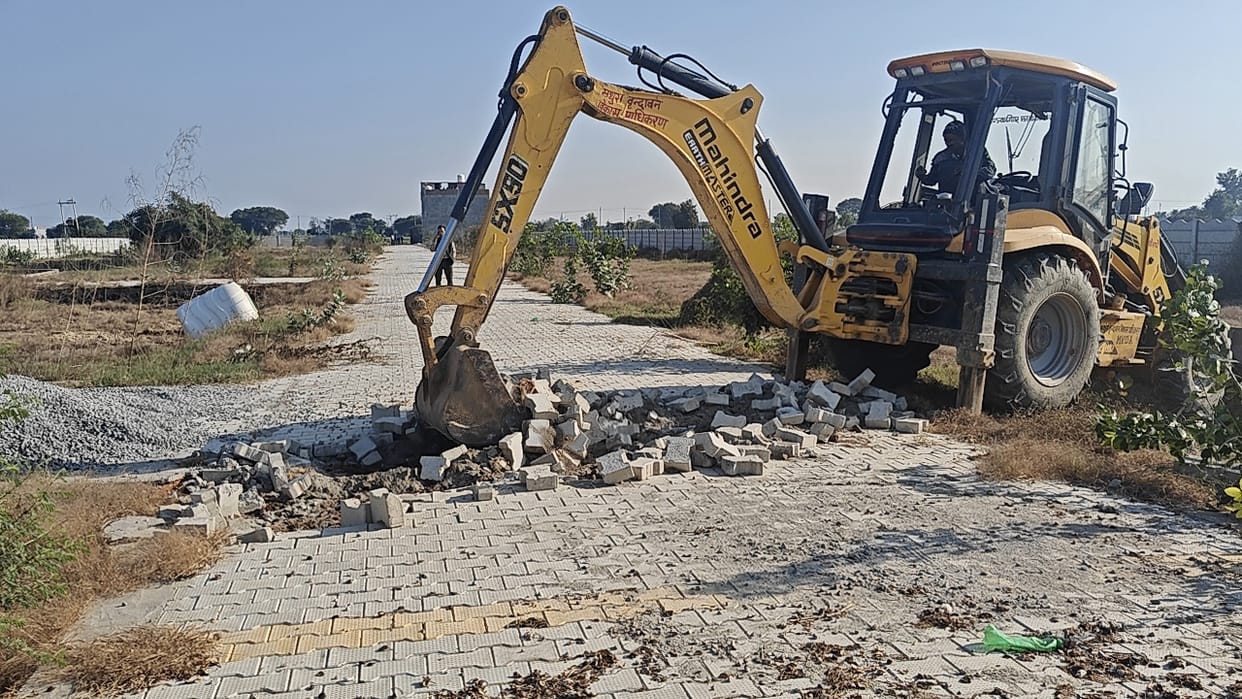 Demolition action taken in five illegal colonies of Vipra
