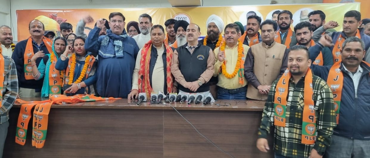 Jammu News: BJP's membership campaign gained momentum, 100 people joined BJP inspired by Modi's policies.