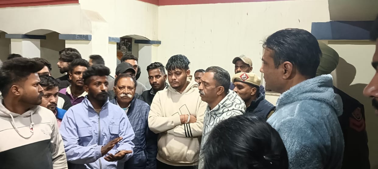 Jewelery worth lakhs and cash worth Rs 16 thousand stolen by opening the lock of a locked house