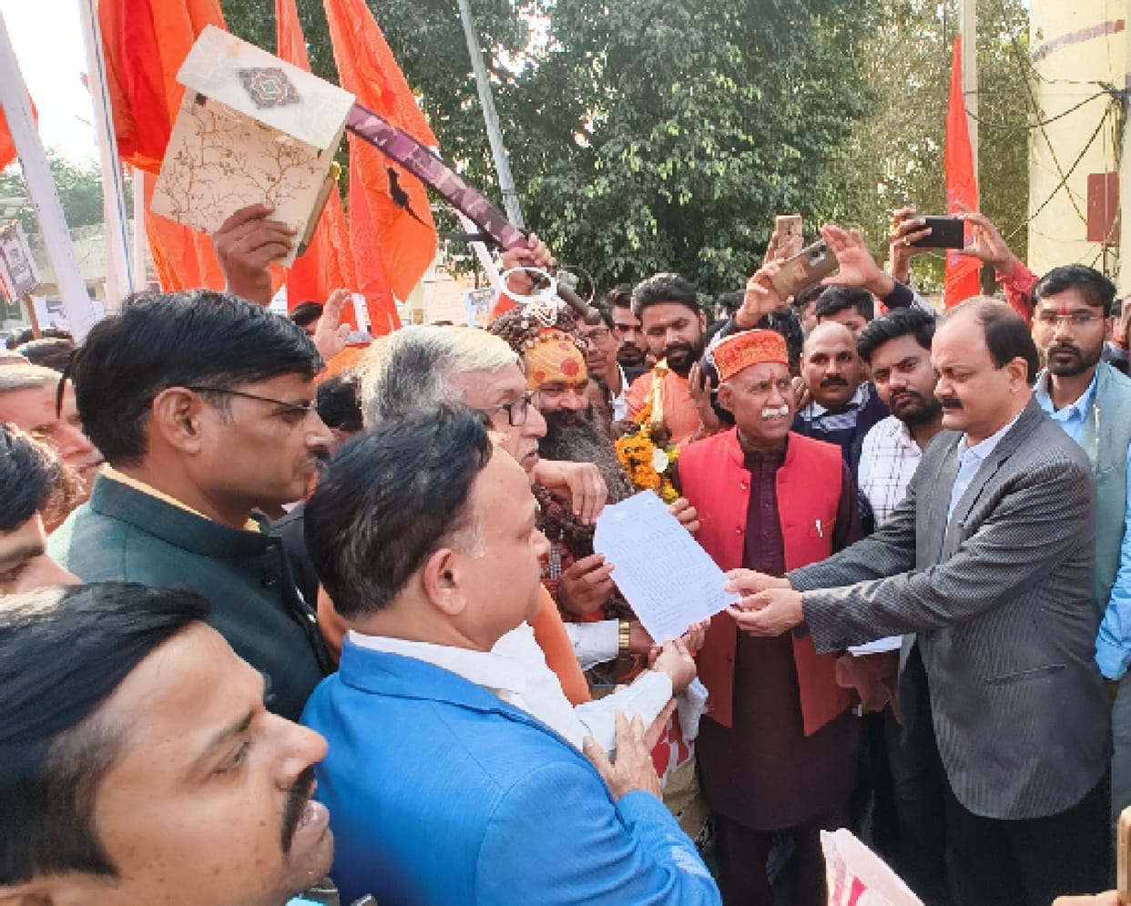People angry over atrocities on Hindus in Bangladesh, demonstrated