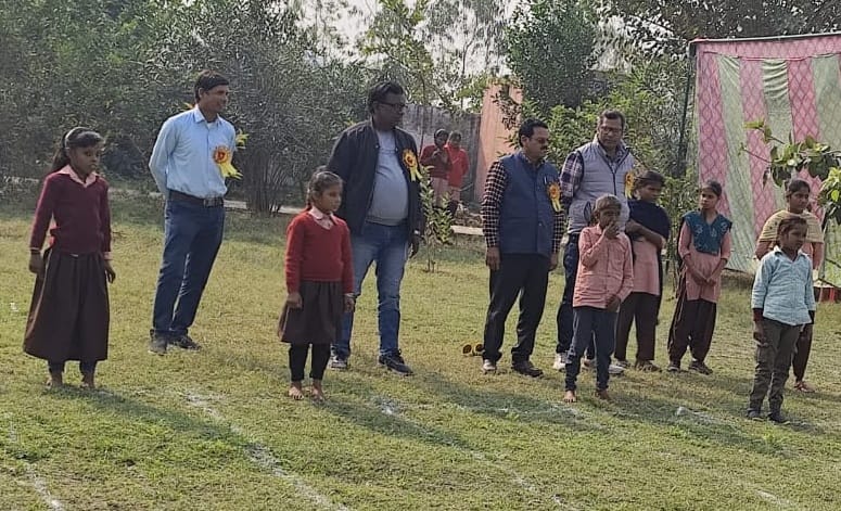 Divyanshi and Vikas were first in the race