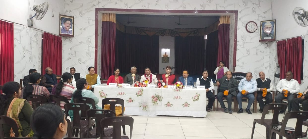 Management committee officials received certificates