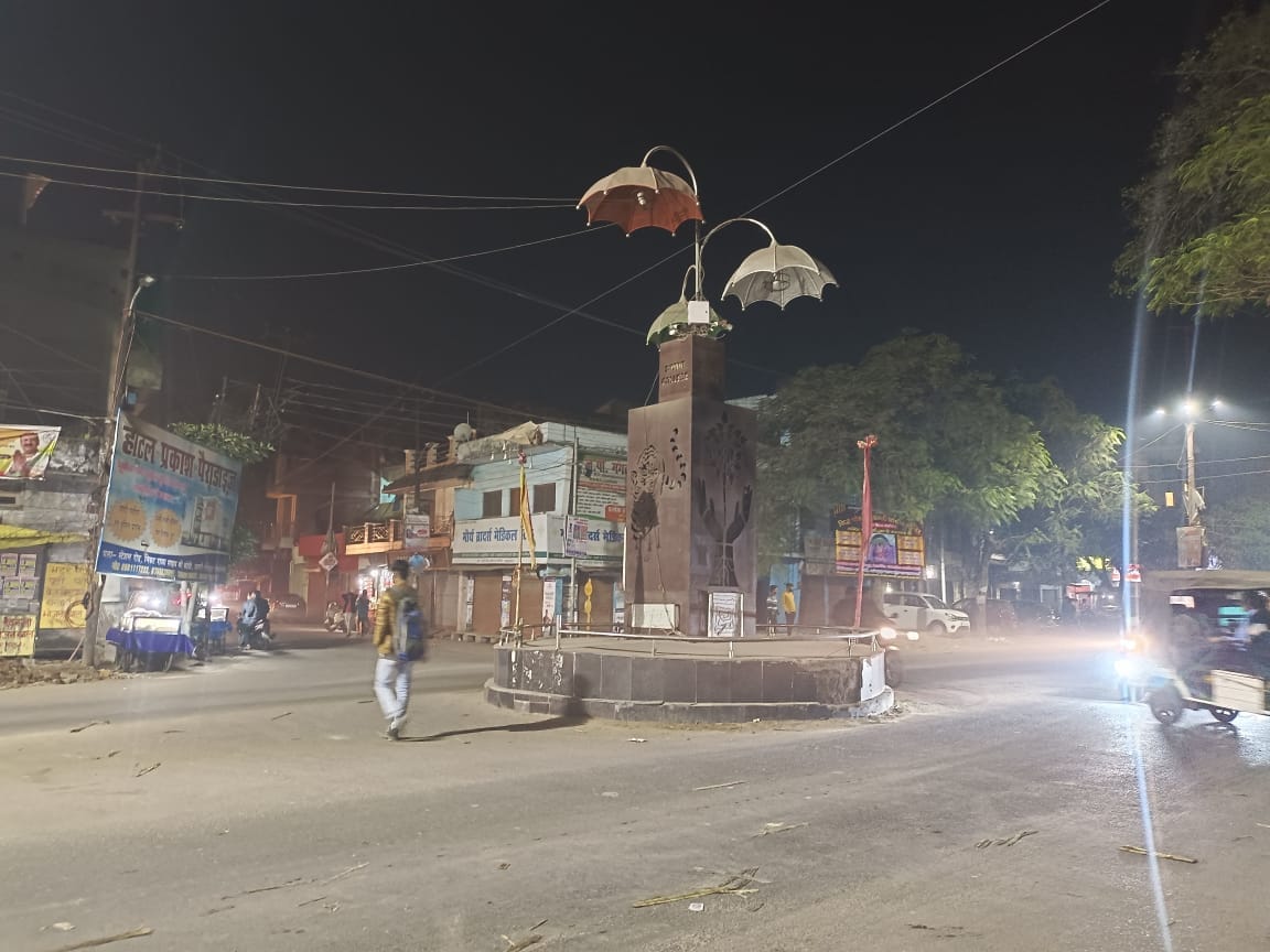 Development shines on paper, main roads of the city remain immersed in darkness