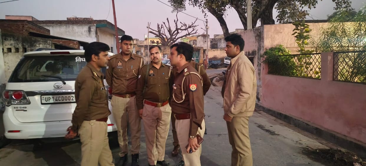 The dead body was kept at the mortuary for three hours waiting for the female policeman.