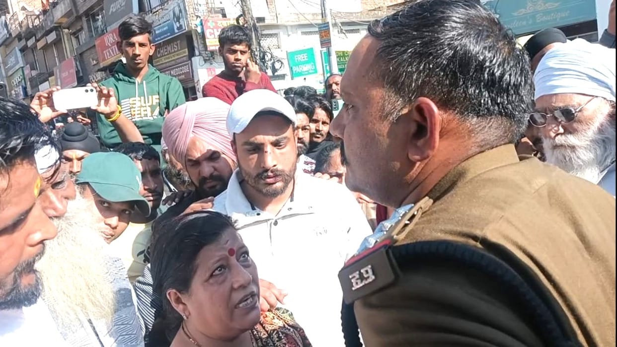 Jam imposed for not arresting the accident accused, opened after two and a half hours after arrest