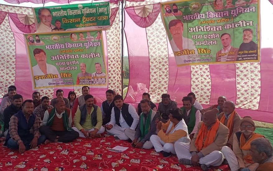 Protest for pontoon bridge at Wazirpur Ghat
