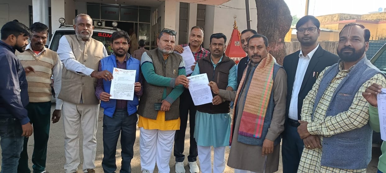 Activists of All India Hindu Mahasabha demonstrated