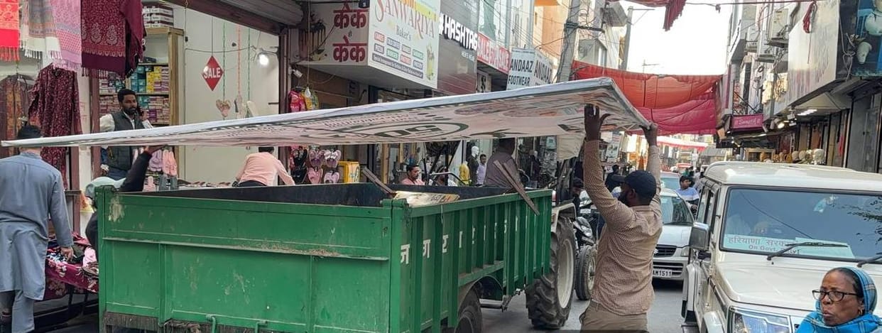 Uproar during removal of encroachment, shopkeepers made allegations of discrimination
