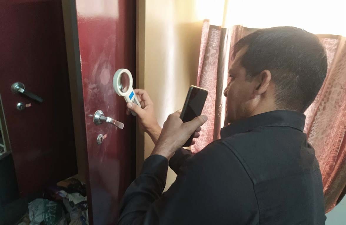 Builder's family taken hostage and looted in Khaishergarh, 3 robbers escaped after looting 44 thousand rupees, 50 tola silver and 8 tola gold jewelery in 21 minutes