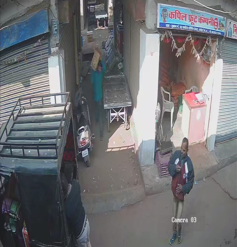 सीसीटीवी में दिख रहा संदिग्ध