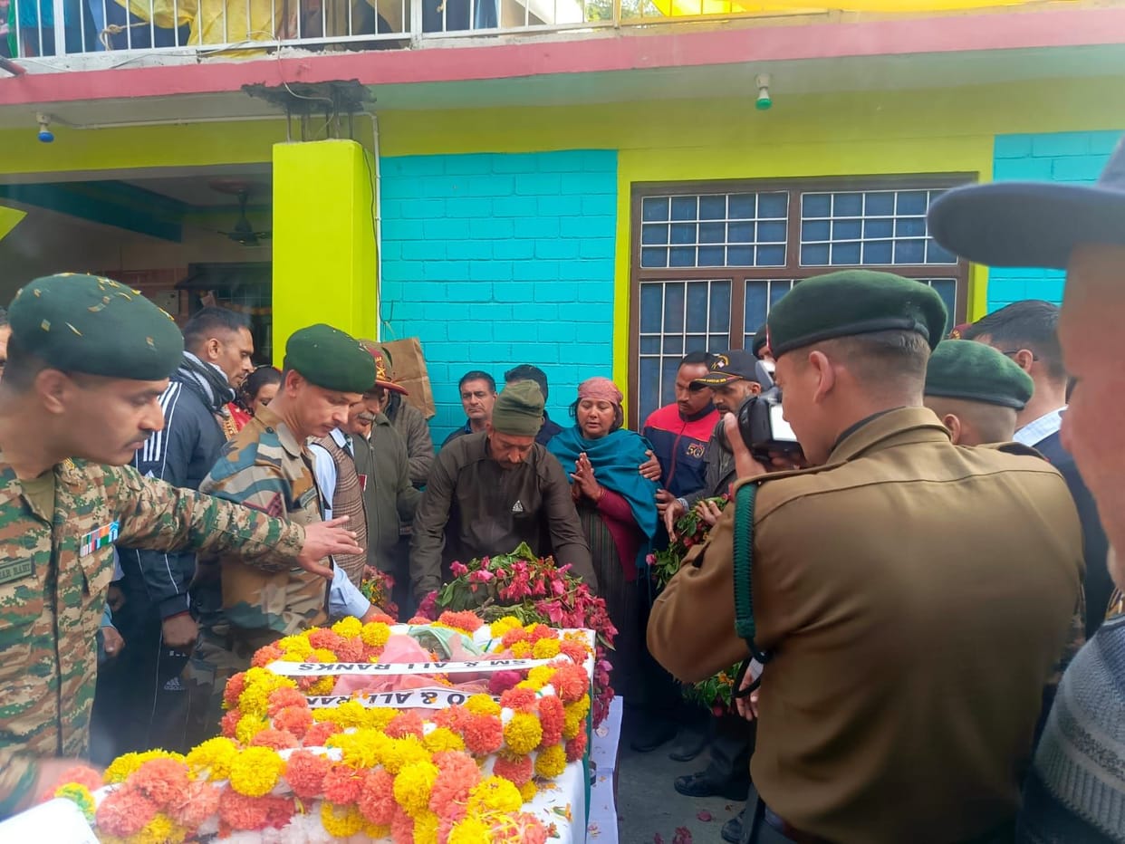 Parents became unconscious after seeing their son's body wrapped in tricolor