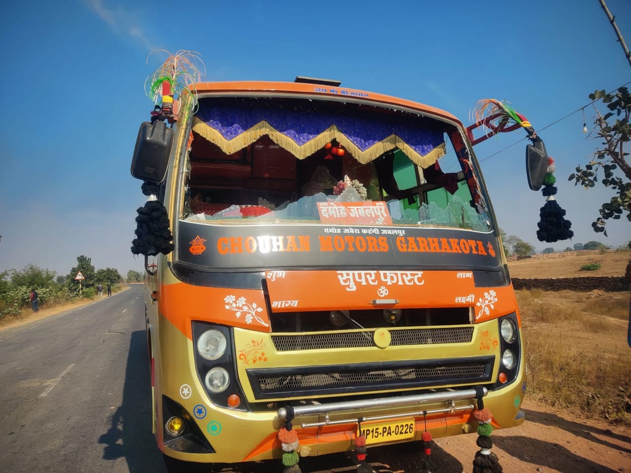 Damoh The bus driver did not stop the bus for the students going to school