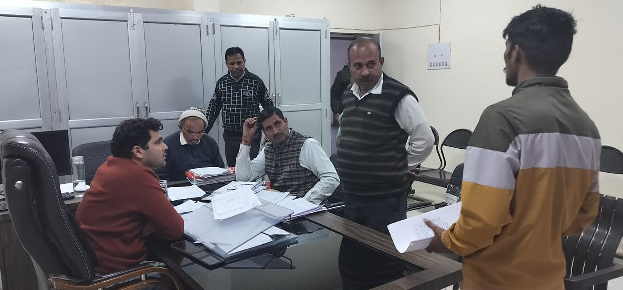 Chief Minister's flying squad checked the records of Aabiyane in Tehsil office