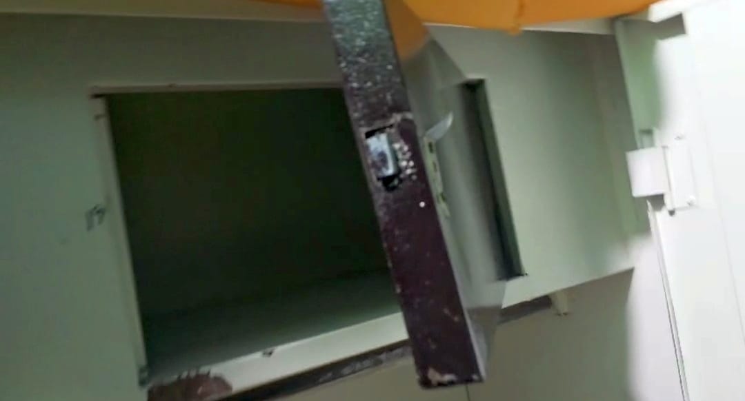 5.40 lakh rupees and 20 tolas gold and silver jewellery stolen from the closed house of a property dealer