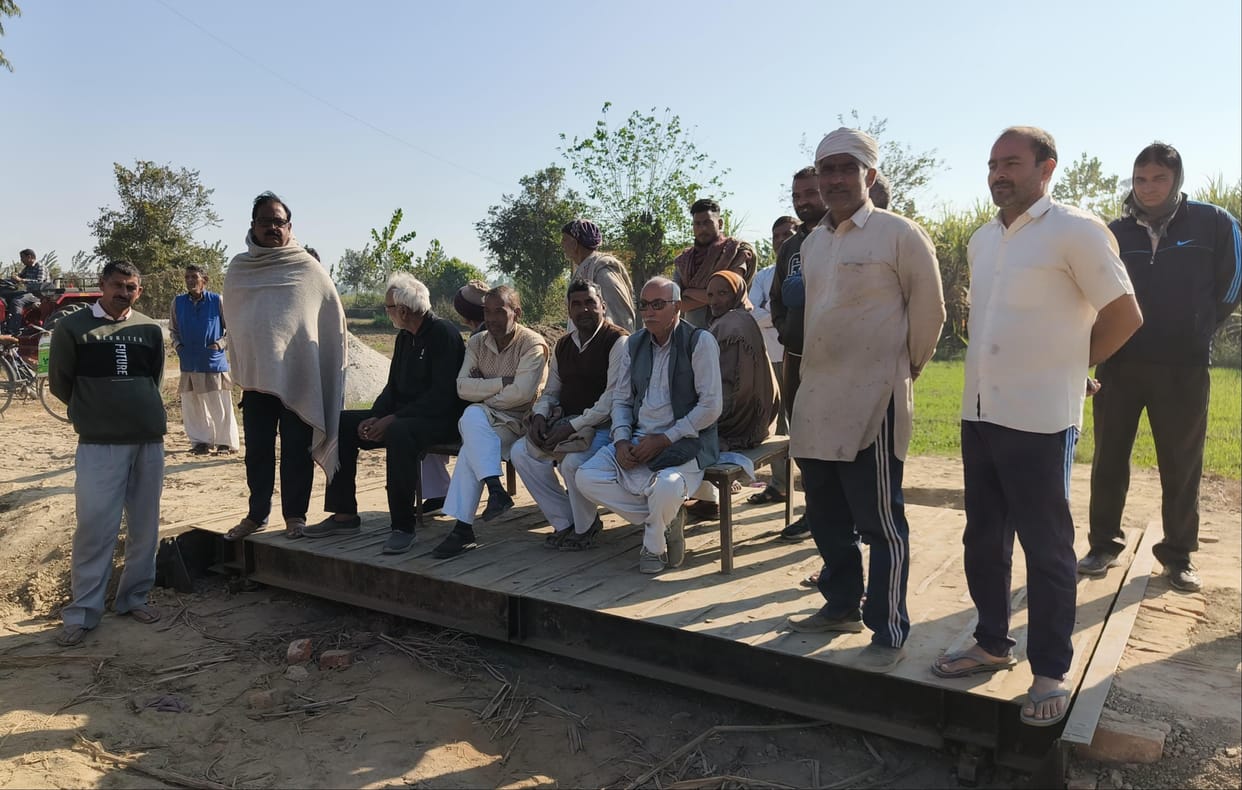 Farmers' uproar at the purchasing center in Pelkha due to non-payment of sugarcane