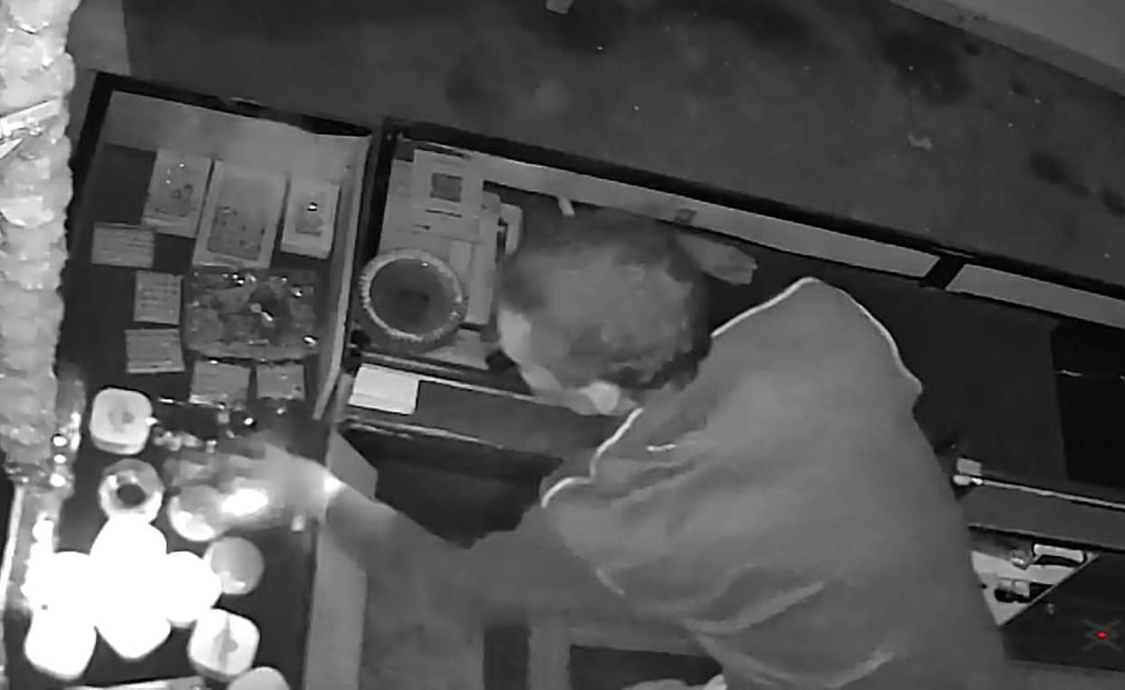 Locks of three shops in Sadar were broken at midnight goods worth lakhs stolen
