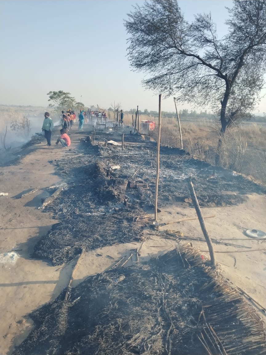 12 huts burnt to ashes in Ispur, loss worth thousands