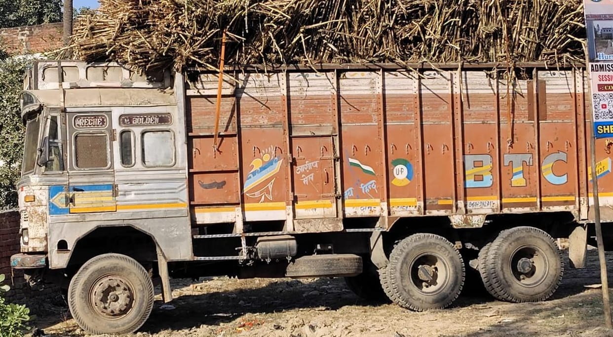 Truck laden with sugarcane collides with bike, elderly man dies