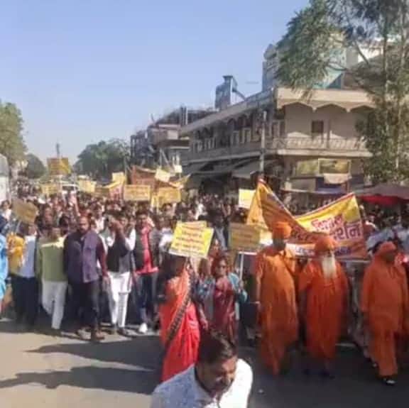 झुंझुनू में हिंदू संगठनों का विरोध प्रदर्शन