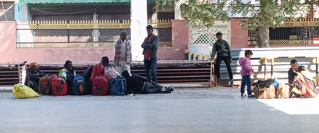 Waiting room at railway junction not ready, people are falling ill due to cold