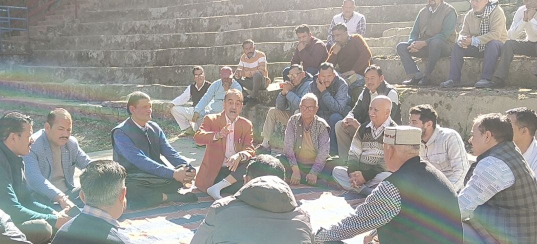 Amidst opposition to the new alignment of four lanes, 20 panchayats came out in support
