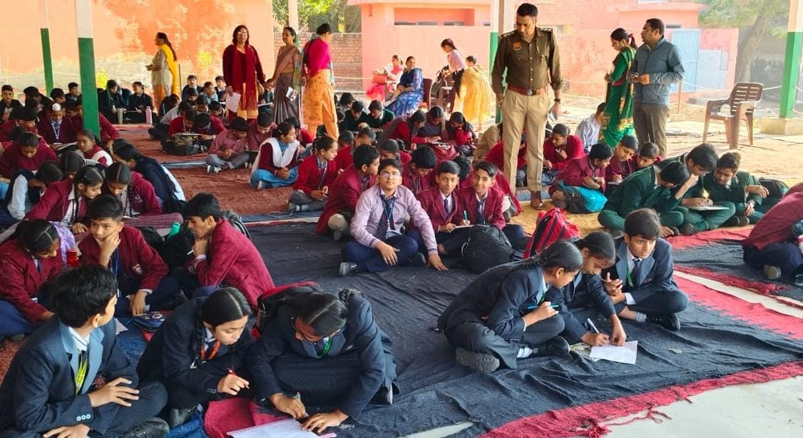 14,700 students from 800 schools and colleges of five blocks of Sirsa took the road safety exam.
