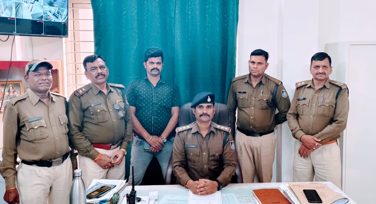 Young man thrashes old woman with stone, kills woman with stone, police have arrested the accused in case.