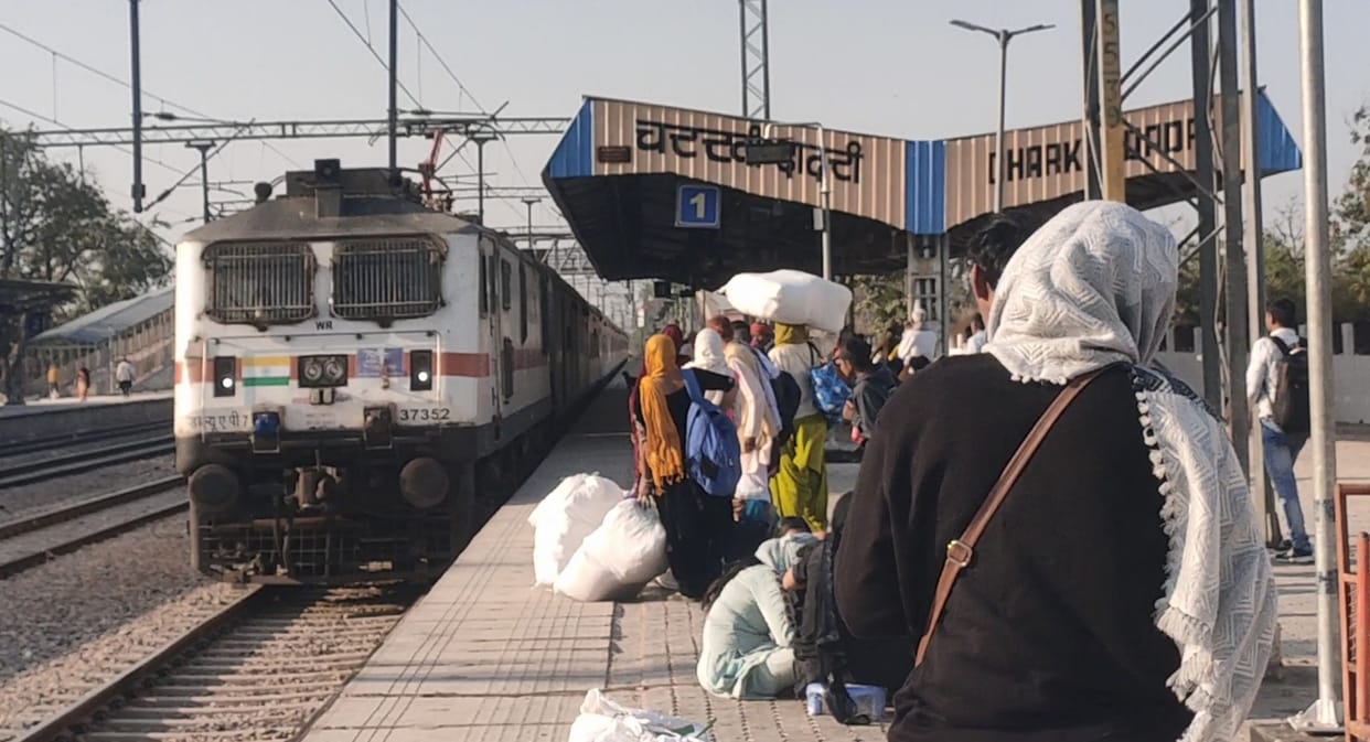 bhiwani mumbai train reached dadri