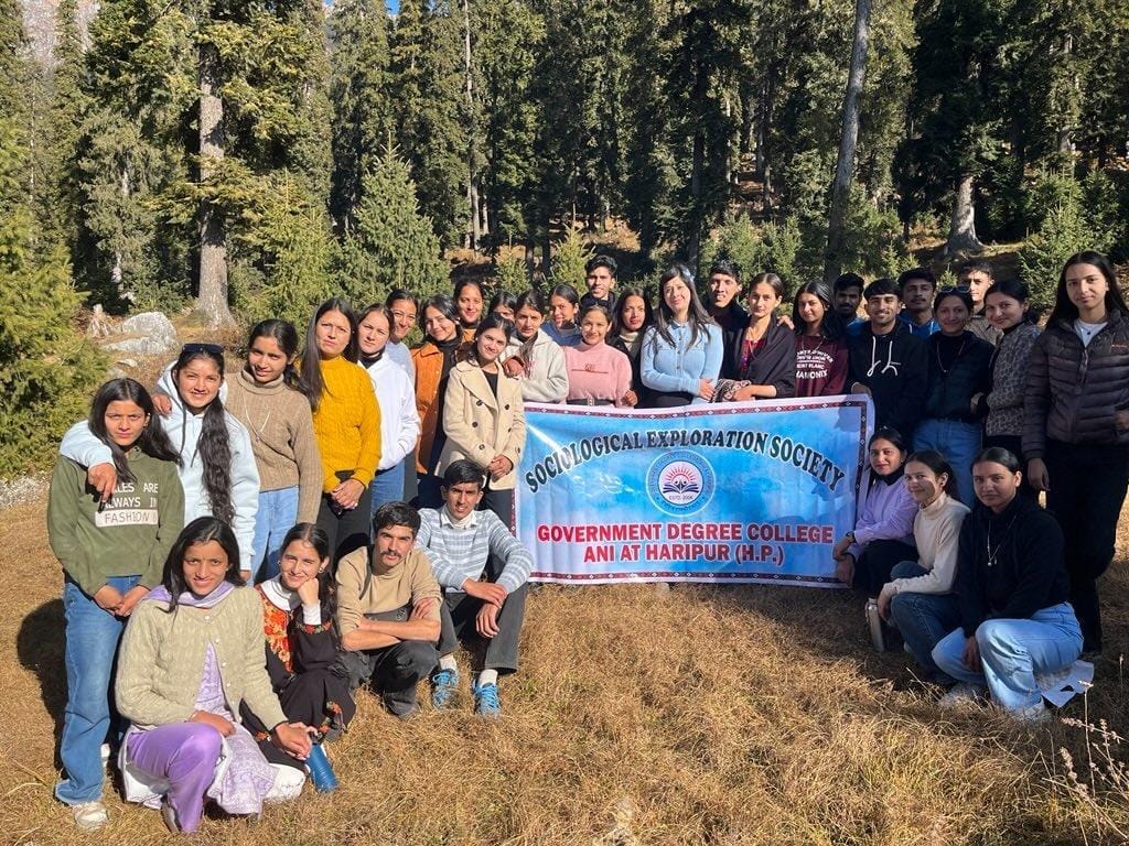 College Aani students did an educational tour of Lafali village