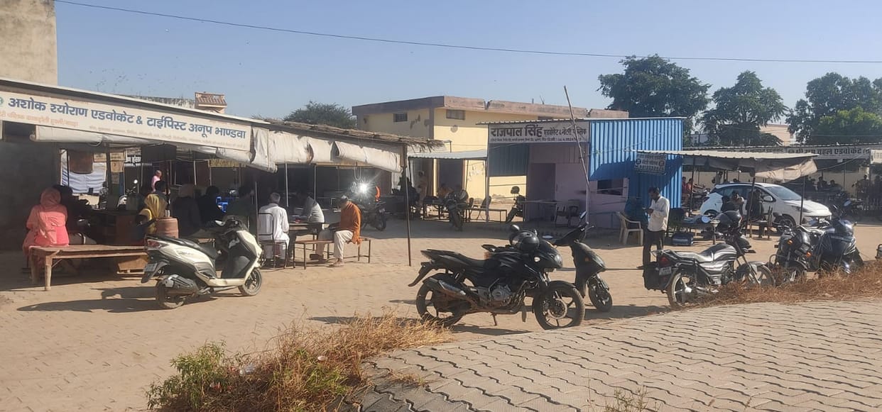 There is no toilet facility in the Tehsil office nor is a watchman posted