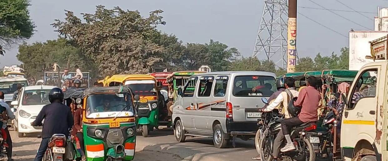 Big vehicles passed through Wazirganj and small vehicles passed through Sujanpur
