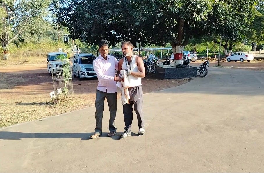 पुलिस अधीक्षक कार्यालय पहुंचा किसान।