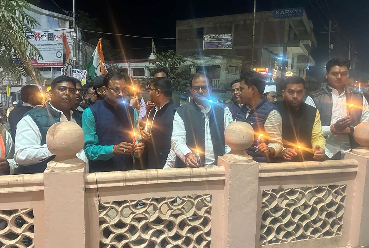 Congressmen protested by taking out a candle march