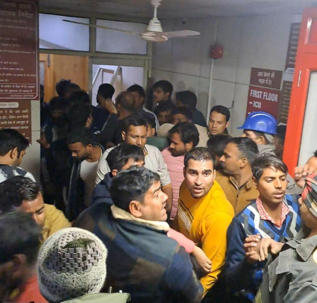 Karishma's neck was stuck in the lift gate for 50 minutes, her caretakers kept screaming