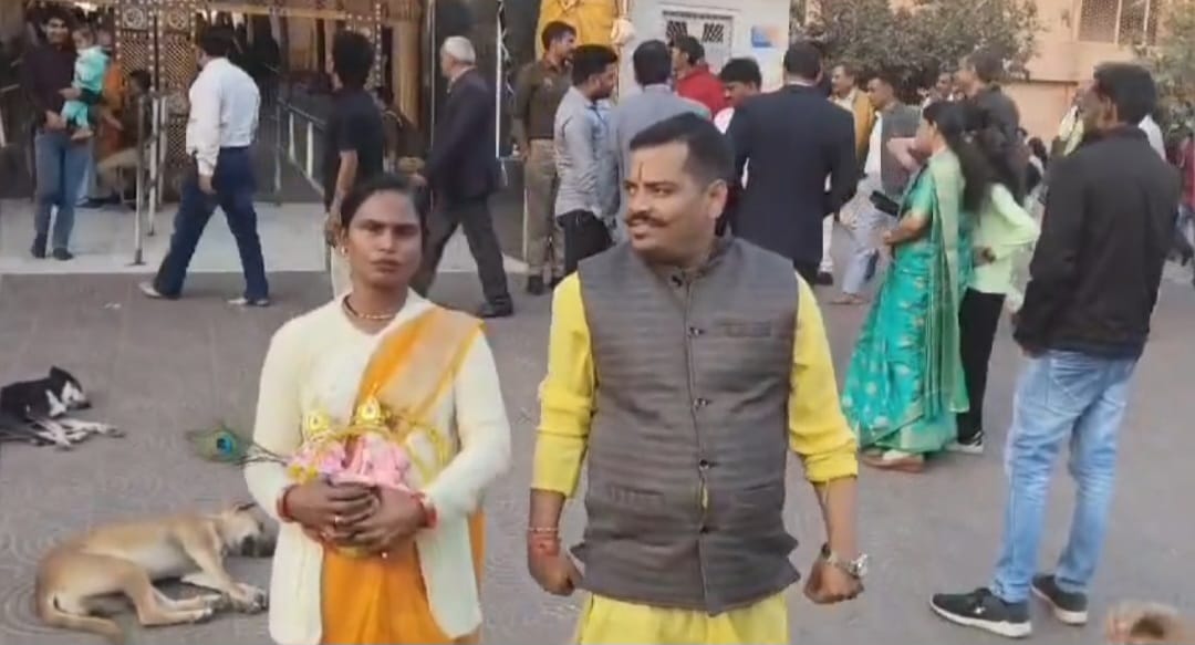 Meera will go to Taj Mahal with the statue of Laddu Gopal-Radha Rani