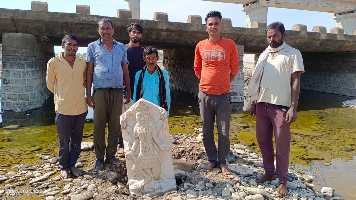 Damoh Marble statue of Maa Kali found in Sunar river, villagers started worshipping it
