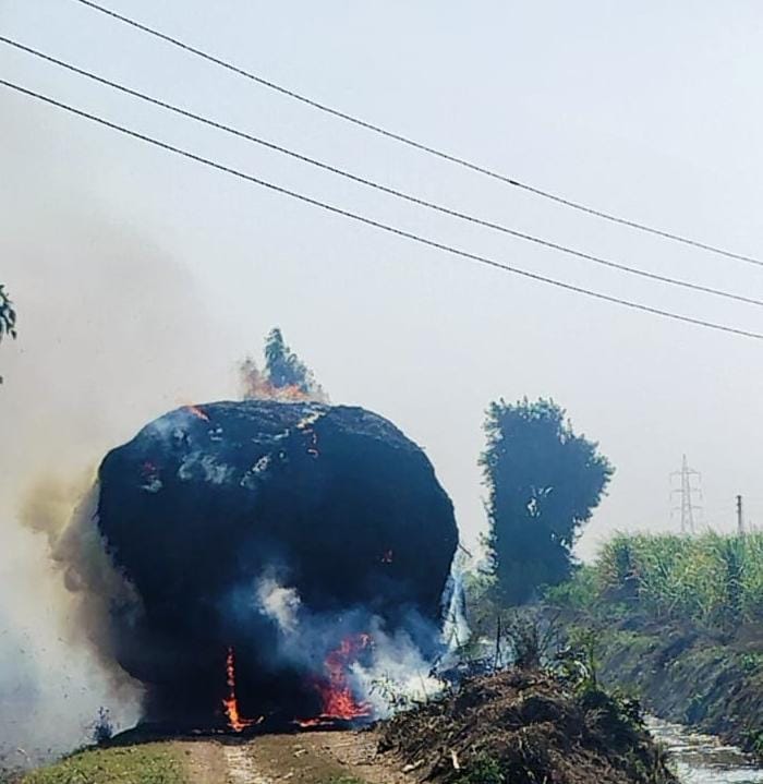 A trolley loaded with leaves caught fire due to a spark from the wires