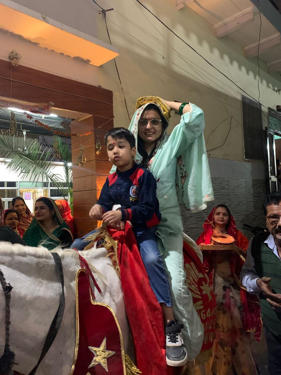 Banavara took out the daughter by making her sit on the mare.
